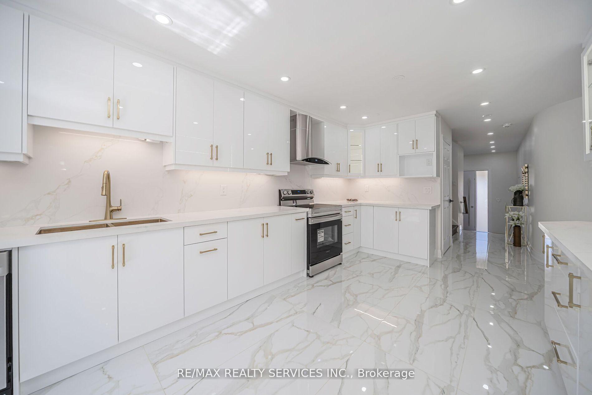 Photo 19 of 10 Linderwood Drive, Brampton, Fletcher's Meadow — HOMEH