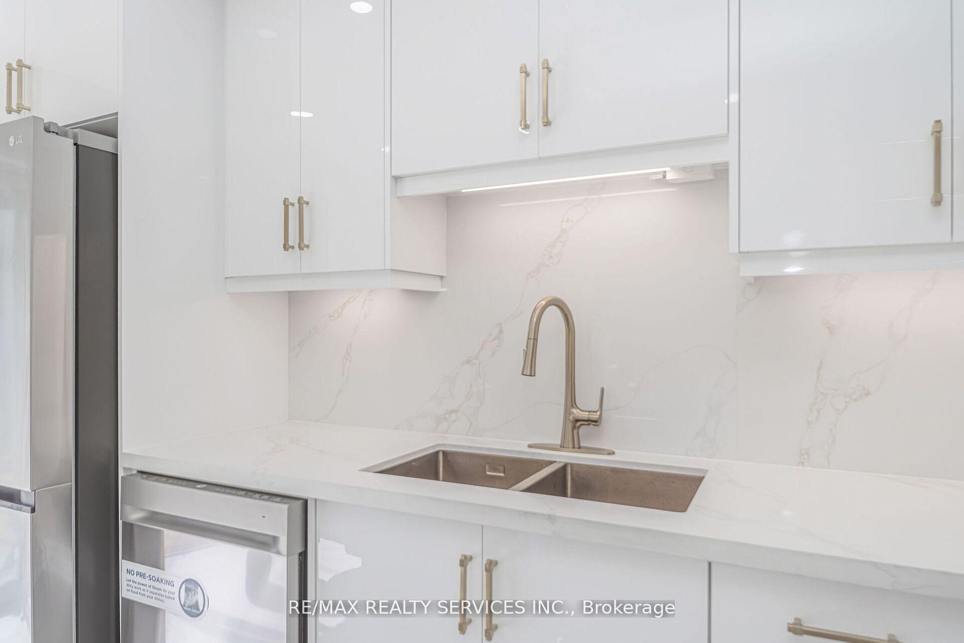 Photo 20 of 10 Linderwood Drive, Brampton, Fletcher's Meadow — HOMEH