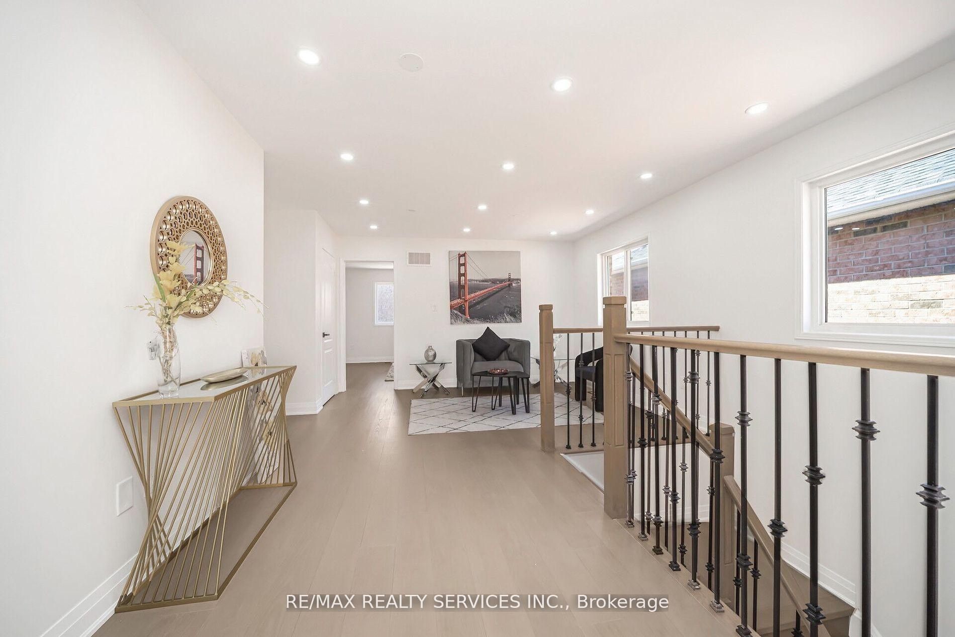 Photo 22 of 10 Linderwood Drive, Brampton, Fletcher's Meadow — HOMEH
