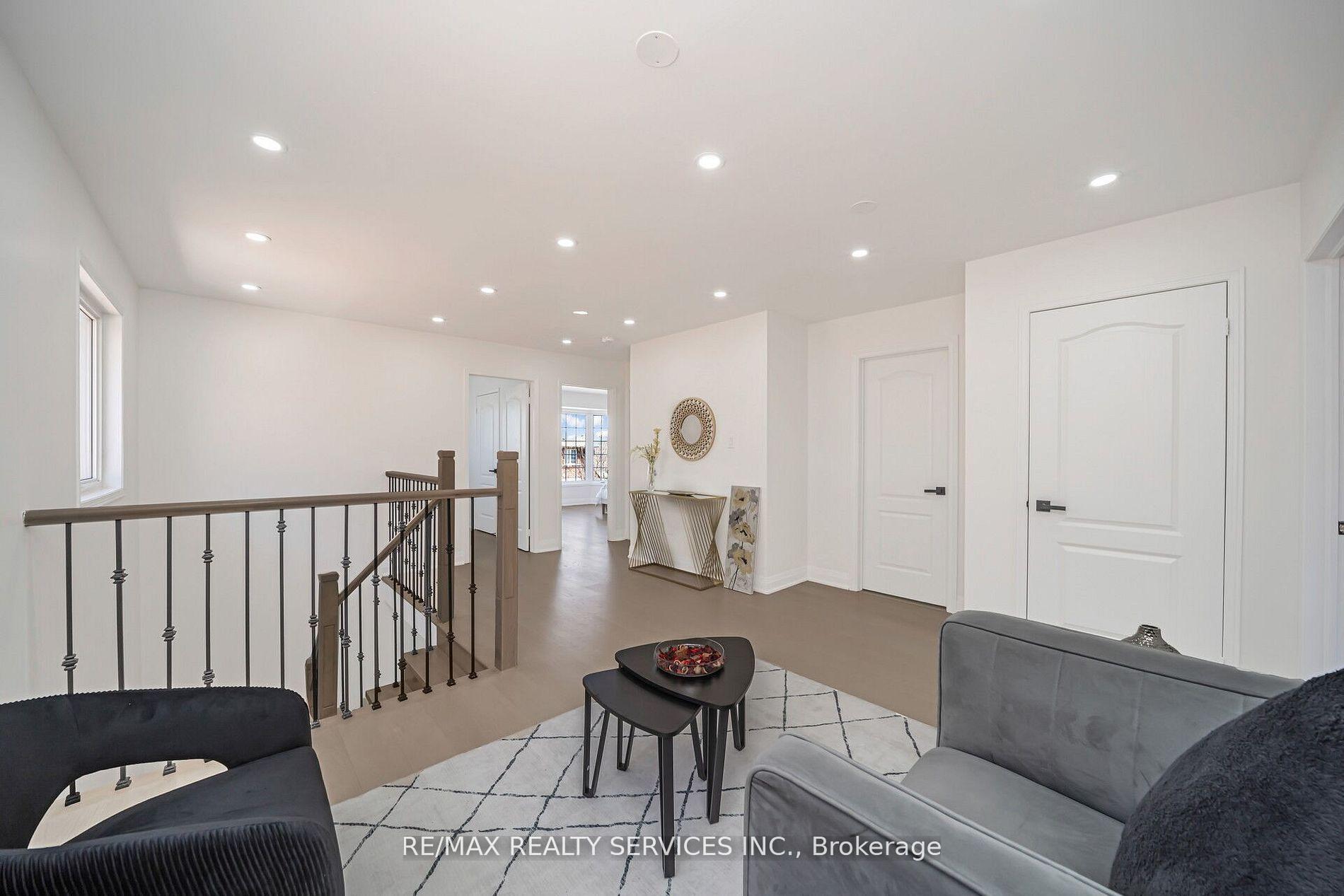 Photo 24 of 10 Linderwood Drive, Brampton, Fletcher's Meadow — HOMEH