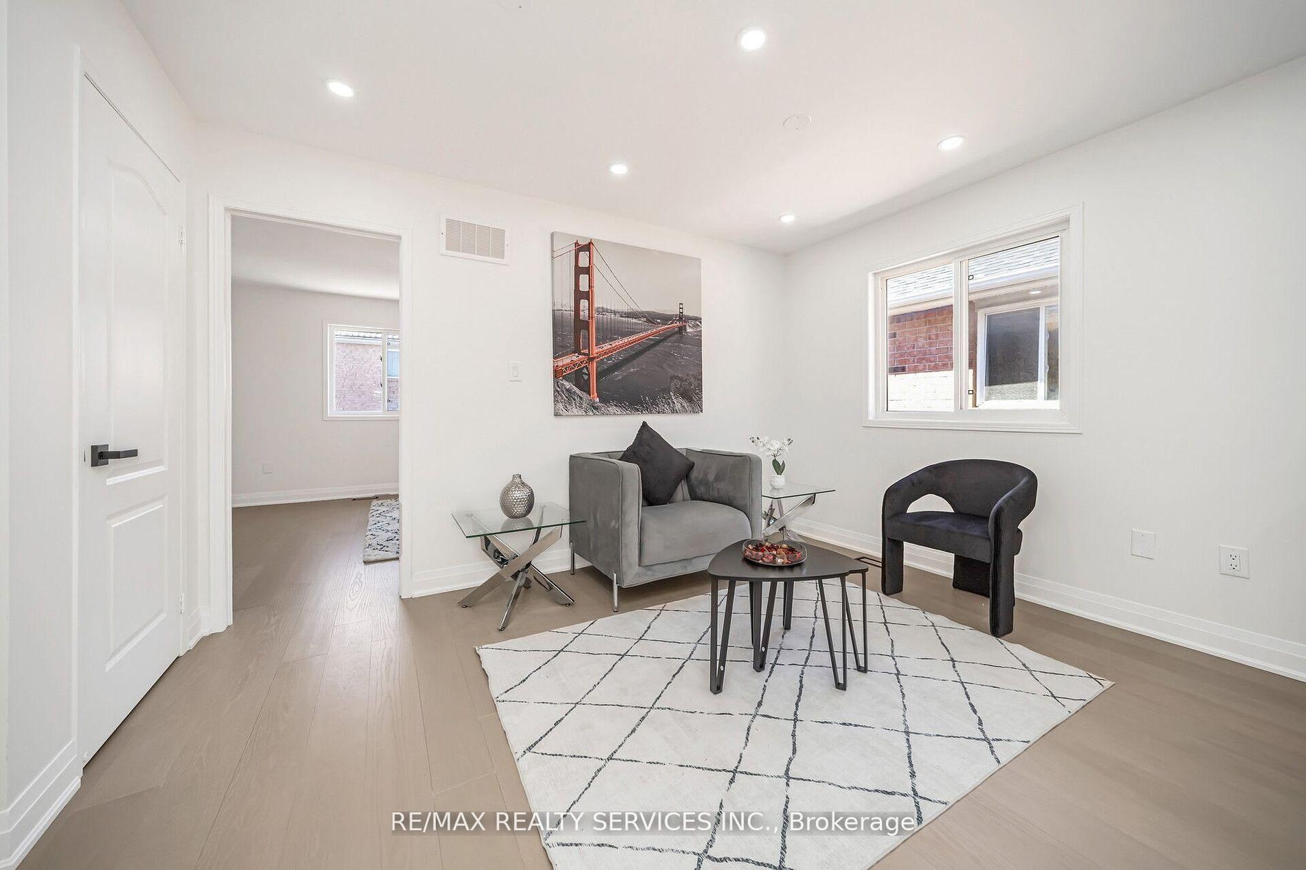 Photo 25 of 10 Linderwood Drive, Brampton, Fletcher's Meadow — HOMEH