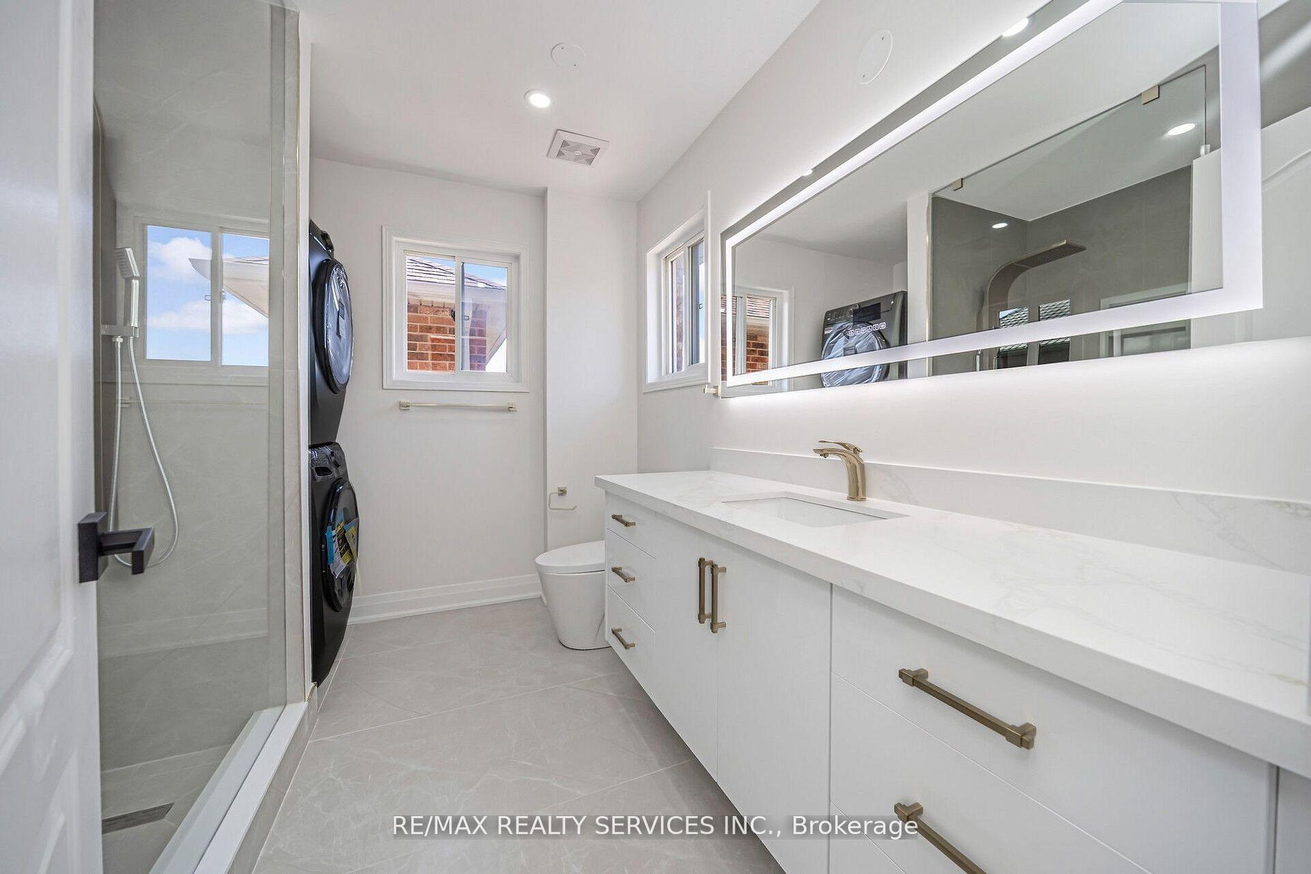 Photo 28 of 10 Linderwood Drive, Brampton, Fletcher's Meadow — HOMEH