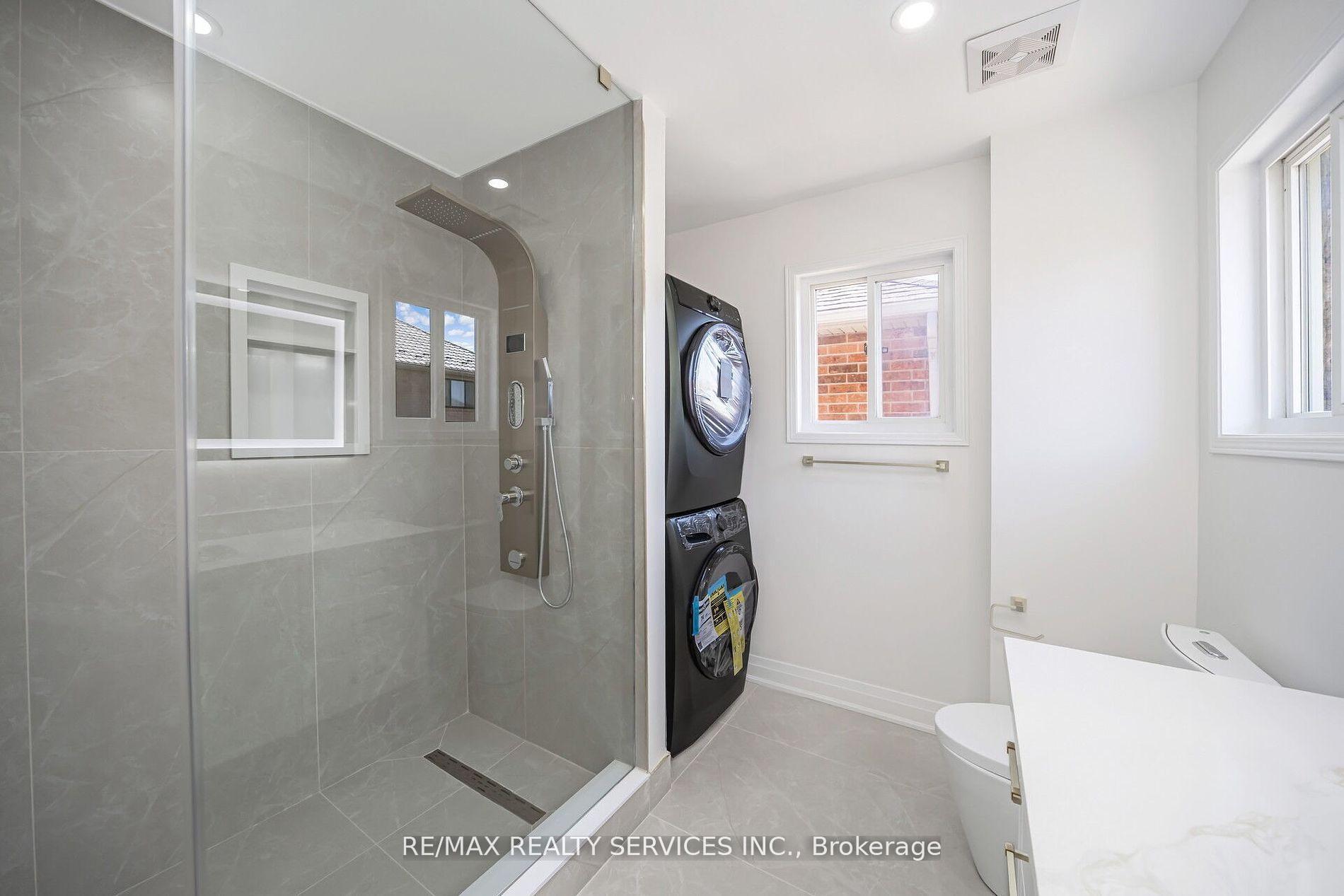 Photo 29 of 10 Linderwood Drive, Brampton, Fletcher's Meadow — HOMEH