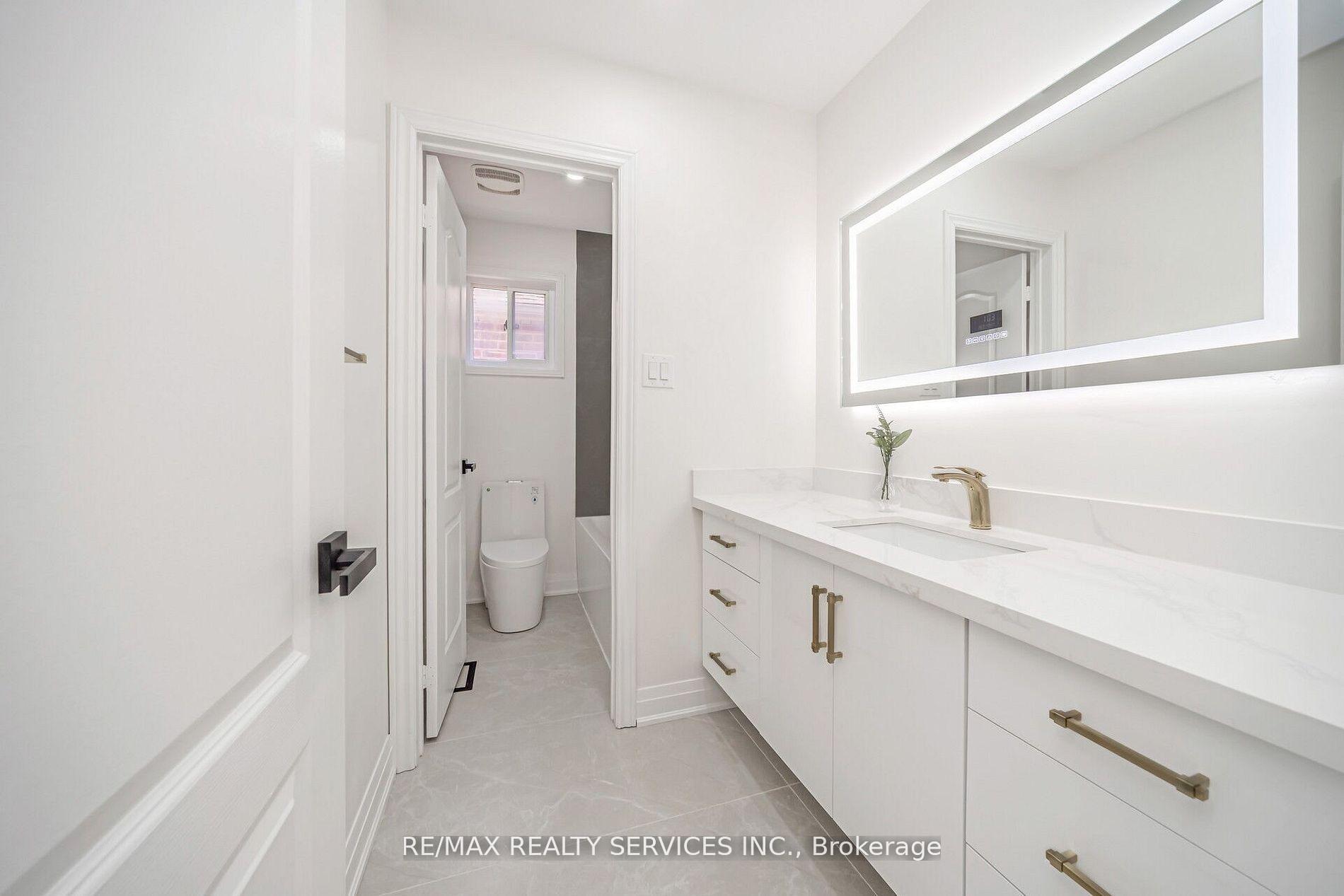 Photo 33 of 10 Linderwood Drive, Brampton, Fletcher's Meadow — HOMEH