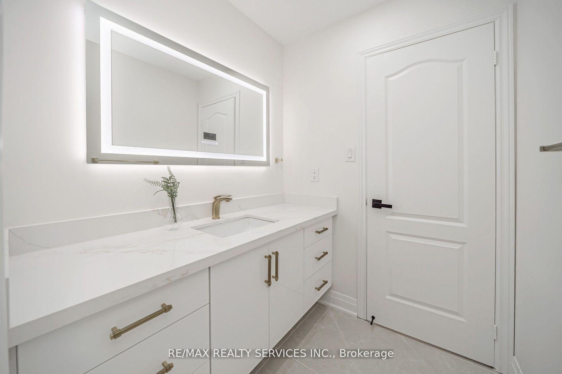 Photo 34 of 10 Linderwood Drive, Brampton, Fletcher's Meadow — HOMEH