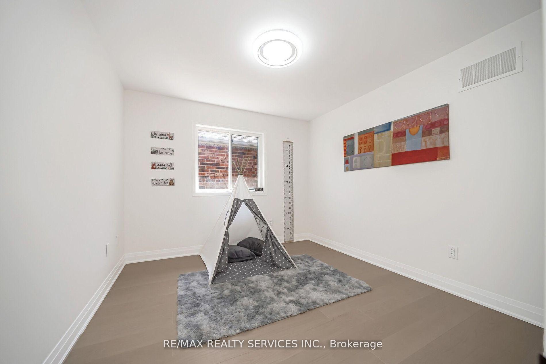 Photo 37 of 10 Linderwood Drive, Brampton, Fletcher's Meadow — HOMEH