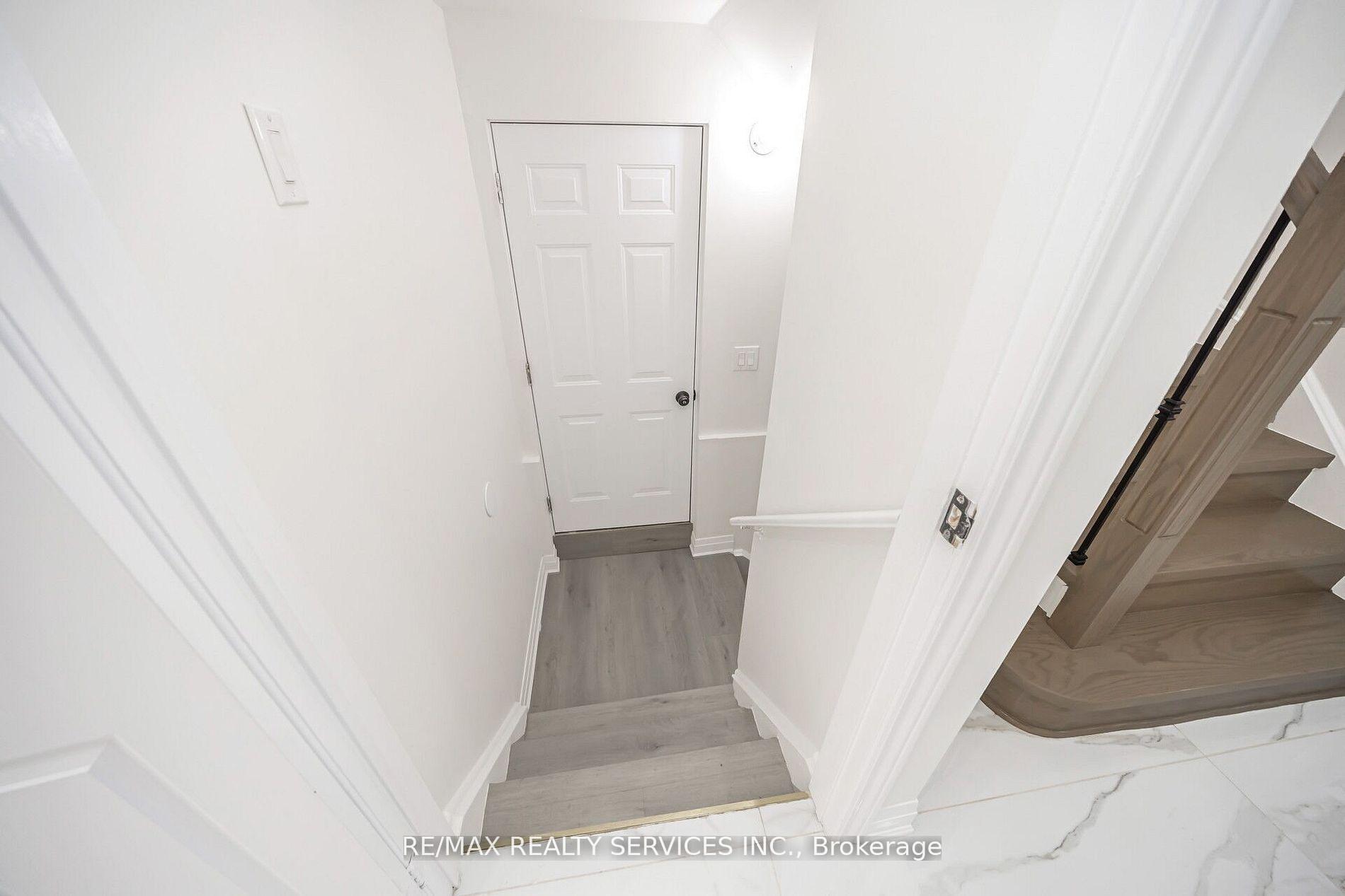 Photo 38 of 10 Linderwood Drive, Brampton, Fletcher's Meadow — HOMEH