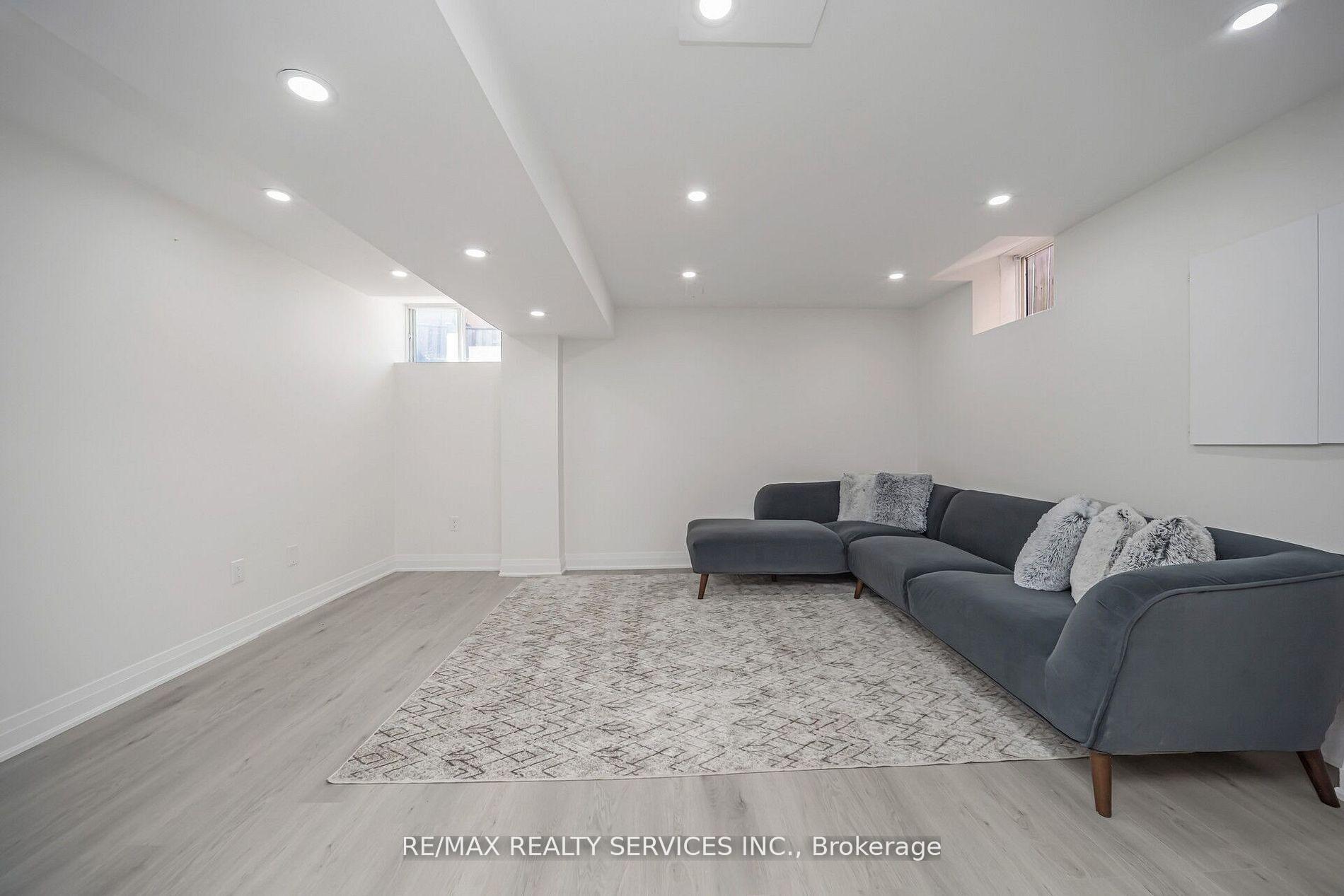 Photo 39 of 10 Linderwood Drive, Brampton, Fletcher's Meadow — HOMEH