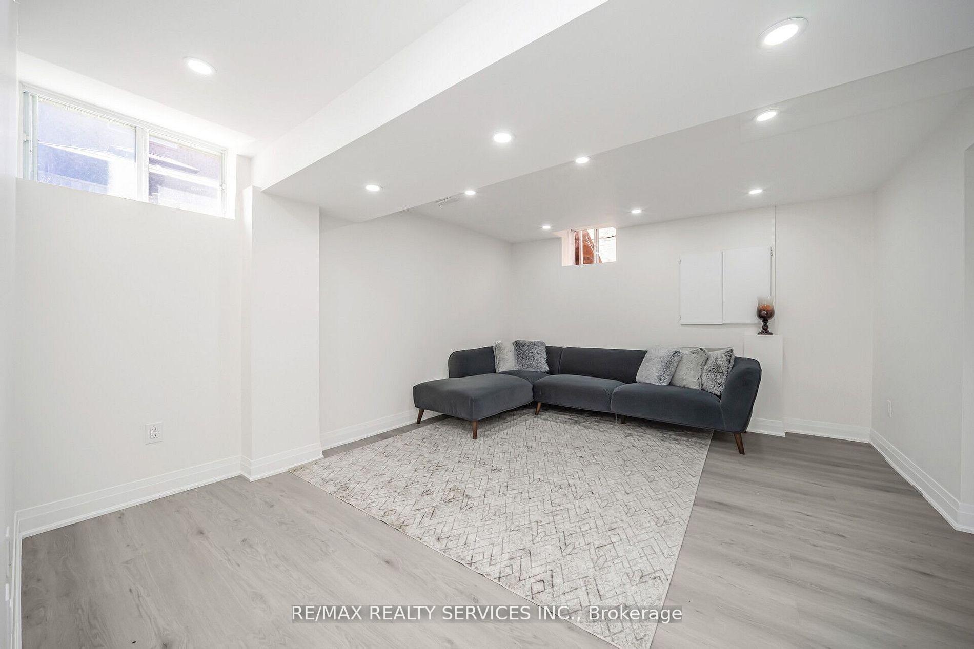 Photo 40 of 10 Linderwood Drive, Brampton, Fletcher's Meadow — HOMEH