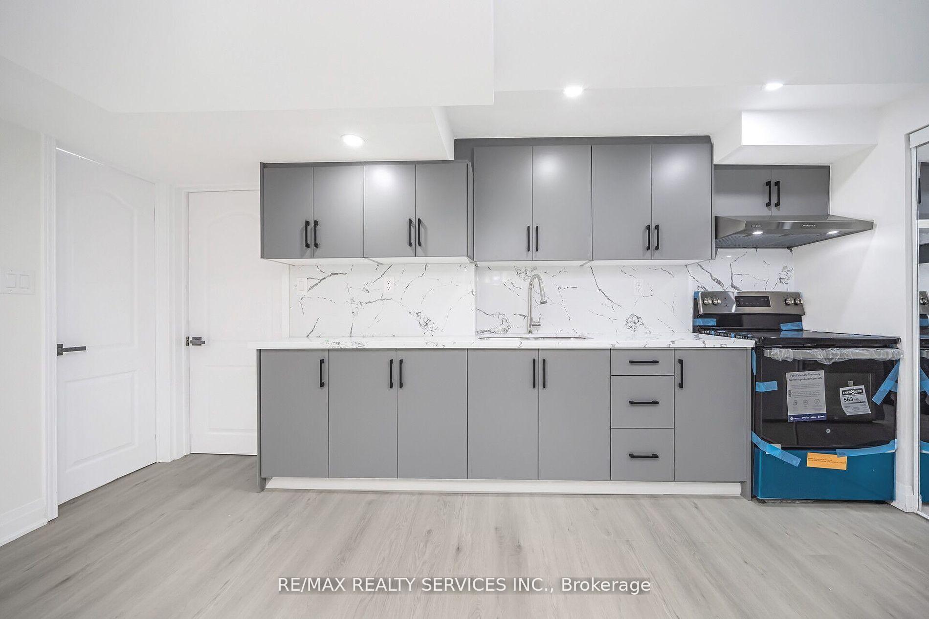 Photo 41 of 10 Linderwood Drive, Brampton, Fletcher's Meadow — HOMEH