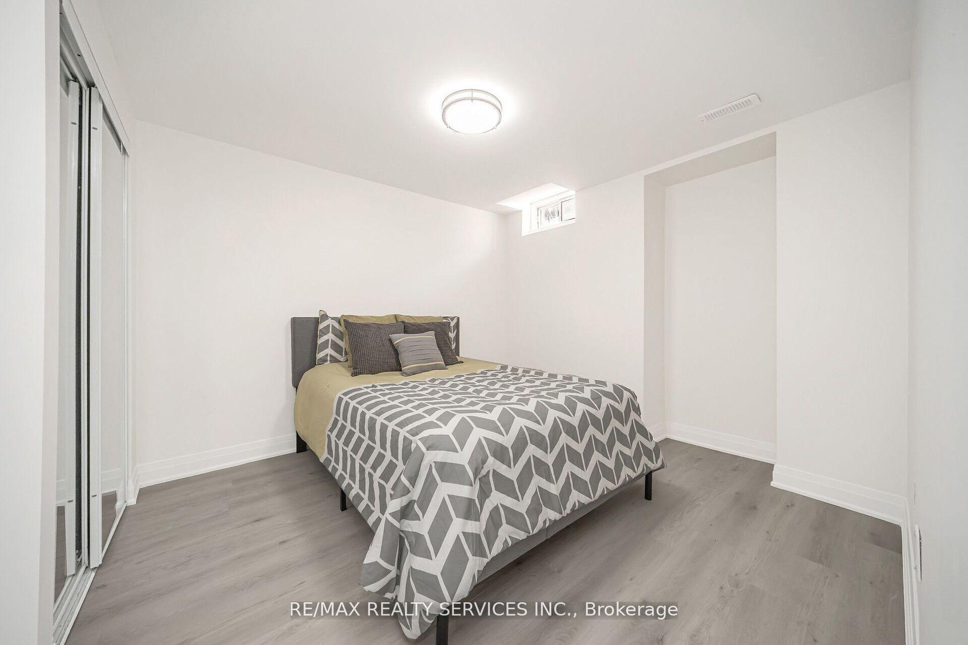 Photo 43 of 10 Linderwood Drive, Brampton, Fletcher's Meadow — HOMEH