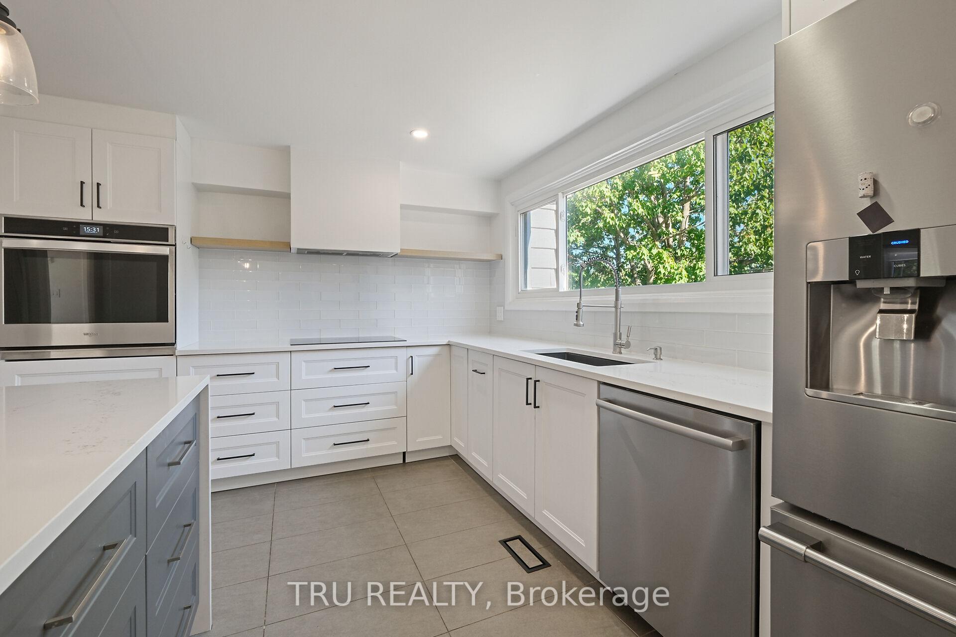 Photo 13 of 12 Apache Crescent, Ottawa, City View/Skyline/Fisher Heights/Parkwood Hills — HOMEH