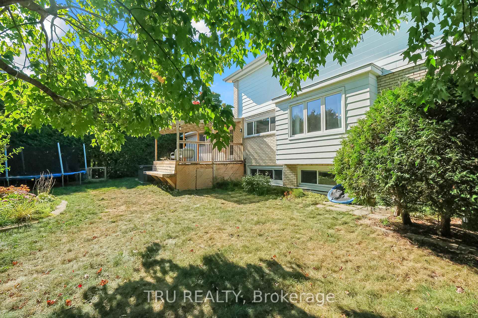 Photo 34 of 12 Apache Crescent, Ottawa, City View/Skyline/Fisher Heights/Parkwood Hills — HOMEH