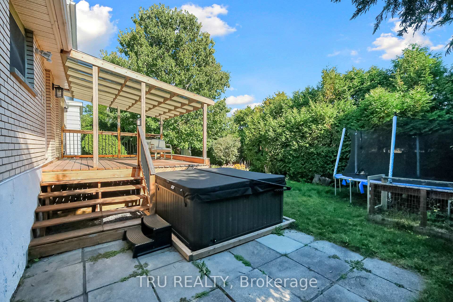 Photo 35 of 12 Apache Crescent, Ottawa, City View/Skyline/Fisher Heights/Parkwood Hills — HOMEH