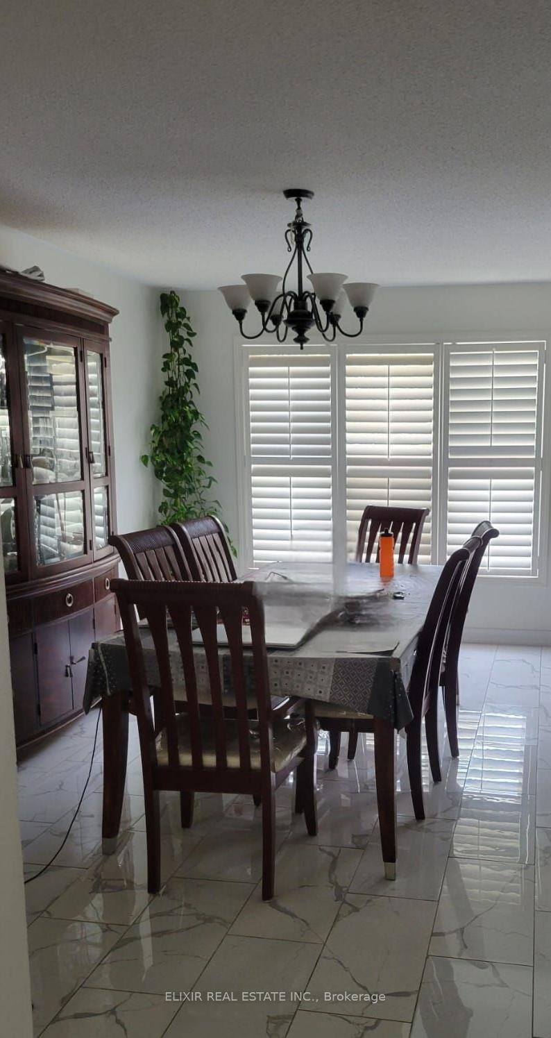 Photo 3 of 21 Mortimer Drive, Brampton, Fletcher's Meadow — HOMEH