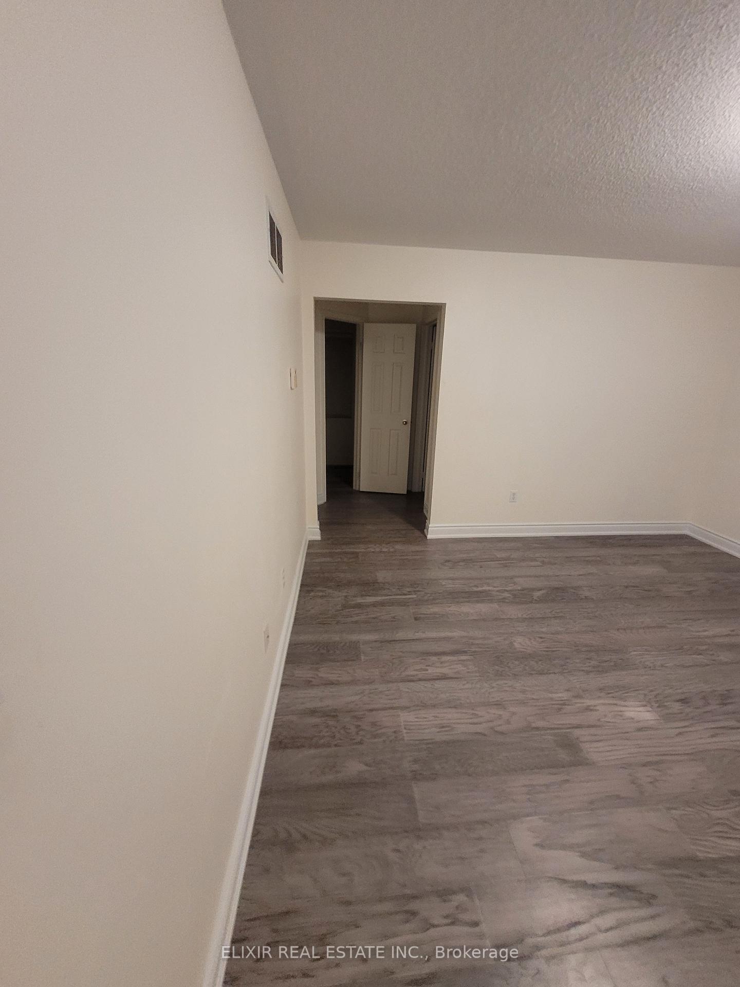 Photo 8 of 21 Mortimer Drive, Brampton, Fletcher's Meadow — HOMEH