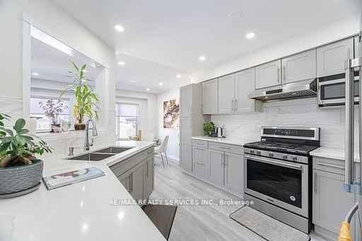 Photo 14 of 47 Heartleaf Crescent, Brampton, Fletcher's Meadow — HOMEH