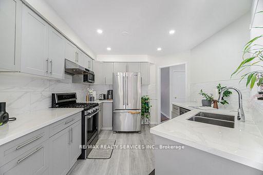 Photo 15 of 47 Heartleaf Crescent, Brampton, Fletcher's Meadow — HOMEH