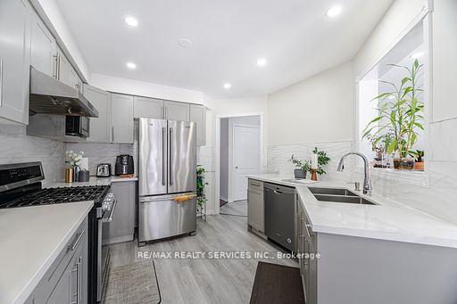 Photo 16 of 47 Heartleaf Crescent, Brampton, Fletcher's Meadow — HOMEH