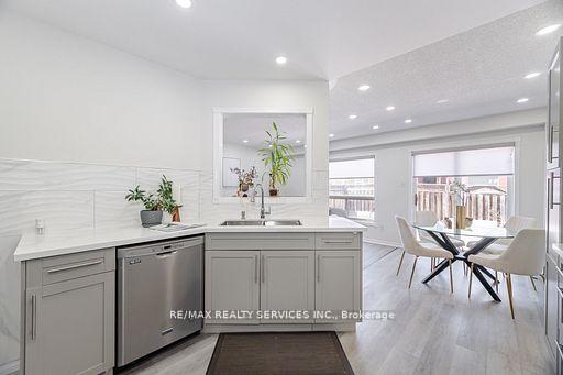 Photo 17 of 47 Heartleaf Crescent, Brampton, Fletcher's Meadow — HOMEH