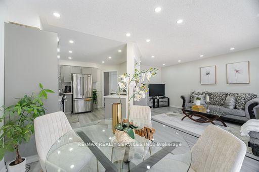 Photo 20 of 47 Heartleaf Crescent, Brampton, Fletcher's Meadow — HOMEH