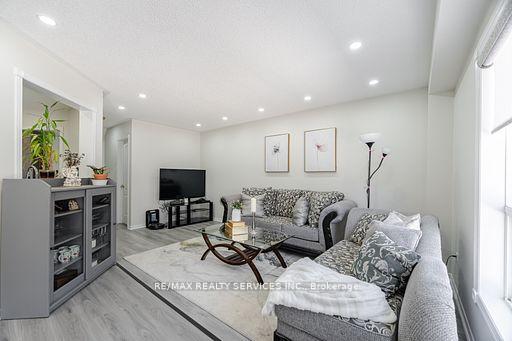Photo 21 of 47 Heartleaf Crescent, Brampton, Fletcher's Meadow — HOMEH