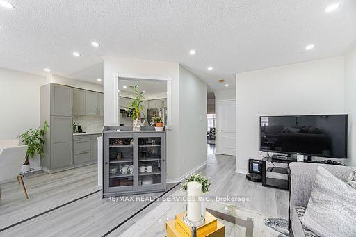 Photo 24 of 47 Heartleaf Crescent, Brampton, Fletcher's Meadow — HOMEH