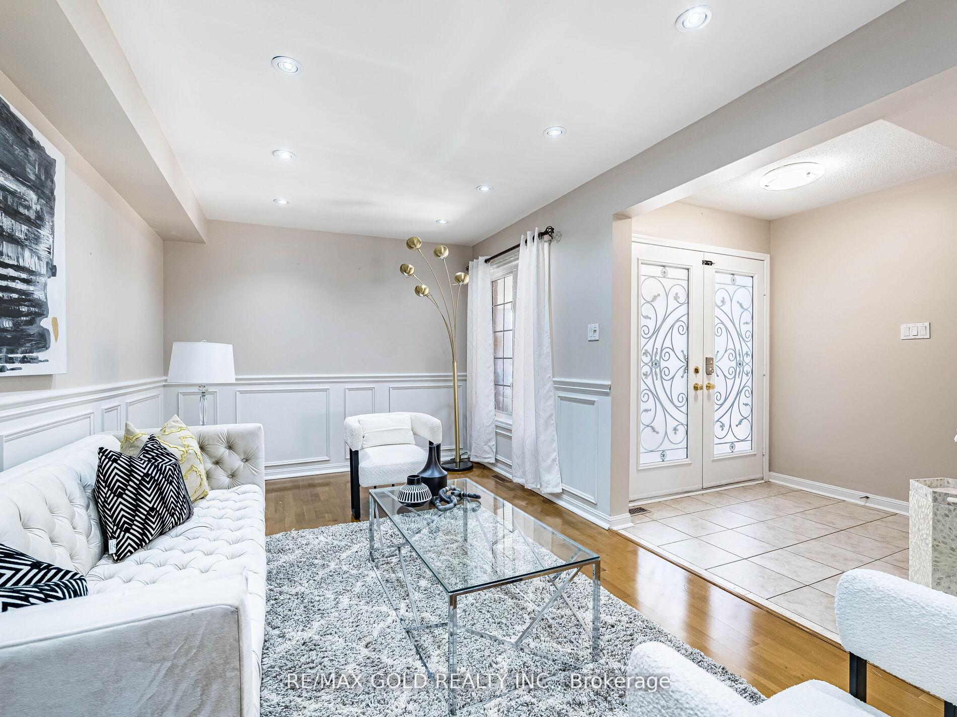 Photo 8 of 35 Garibaldi Drive, Brampton, Fletcher's Meadow — HOMEH