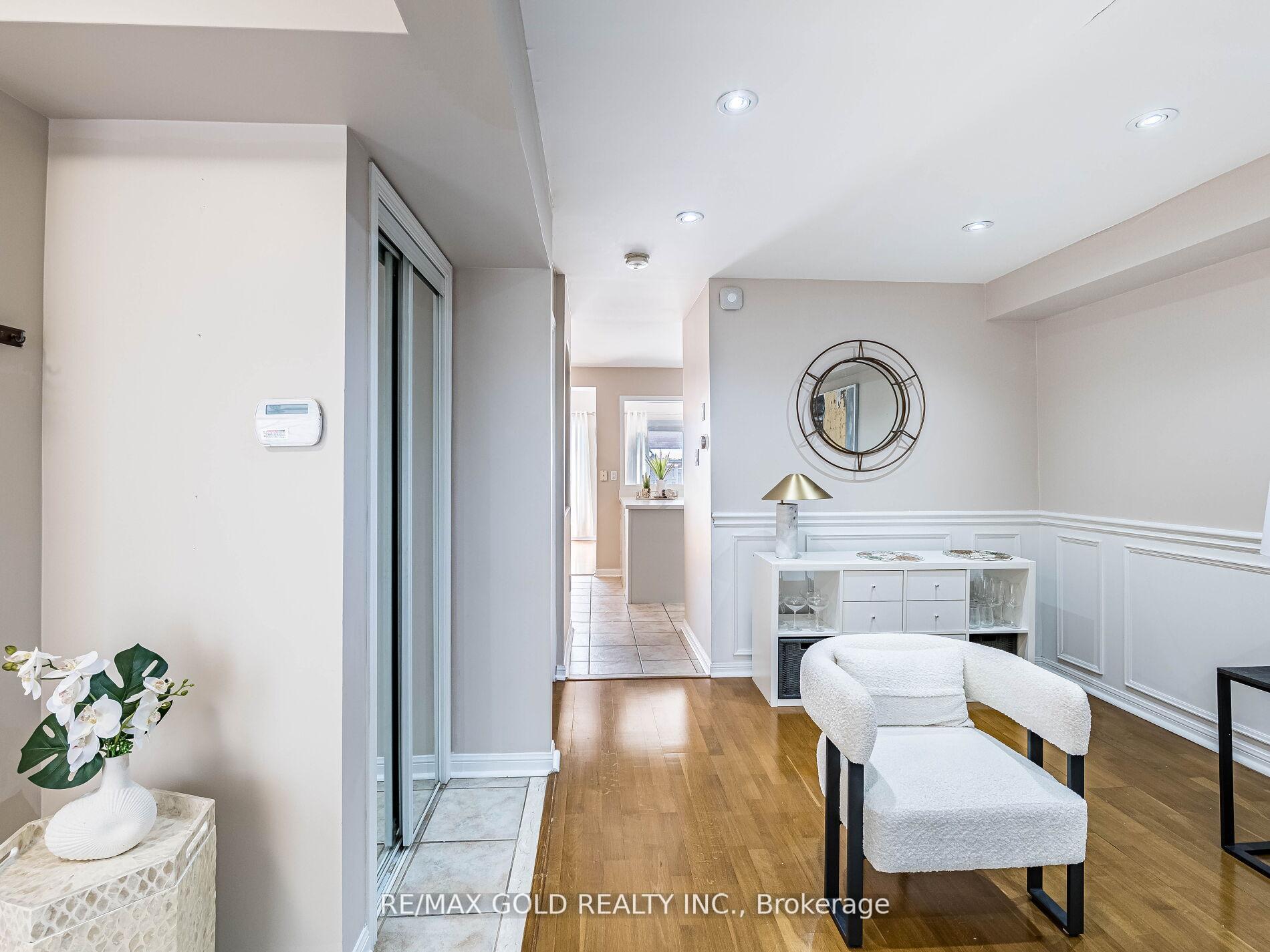 Photo 9 of 35 Garibaldi Drive, Brampton, Fletcher's Meadow — HOMEH