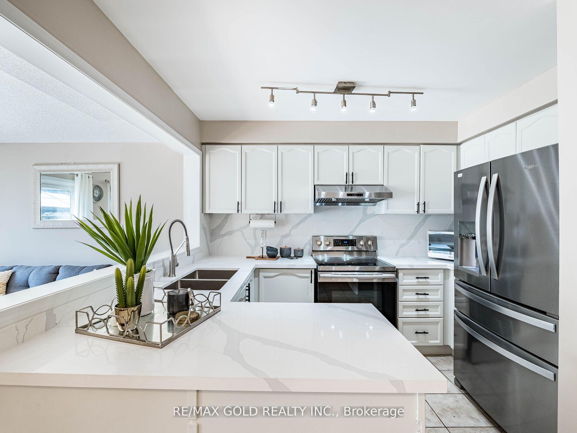 Photo 11 of 35 Garibaldi Drive, Brampton, Fletcher's Meadow — HOMEH