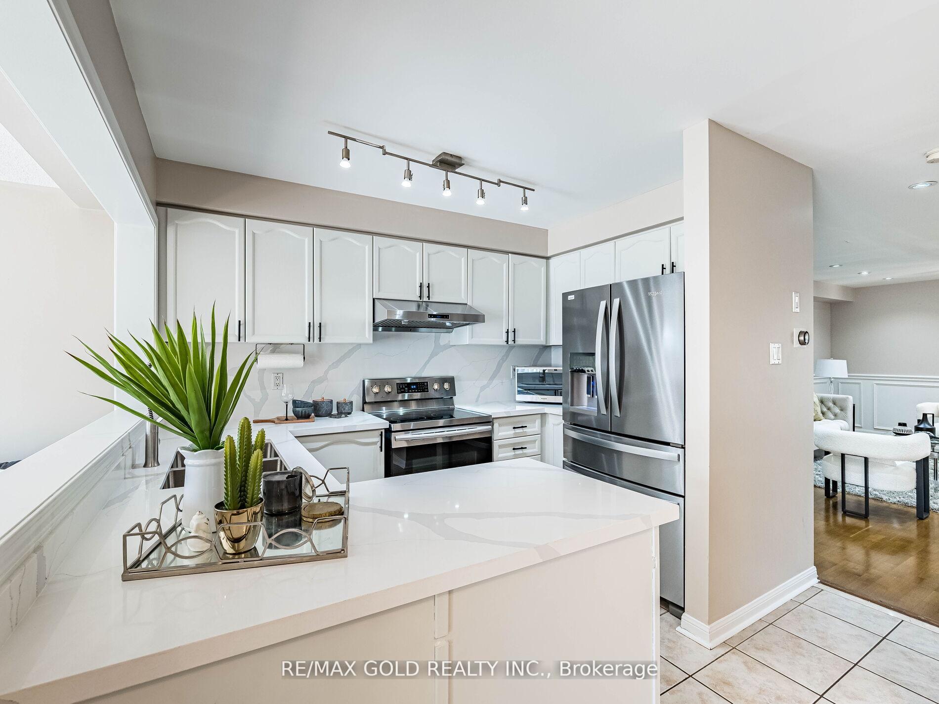 Photo 12 of 35 Garibaldi Drive, Brampton, Fletcher's Meadow — HOMEH