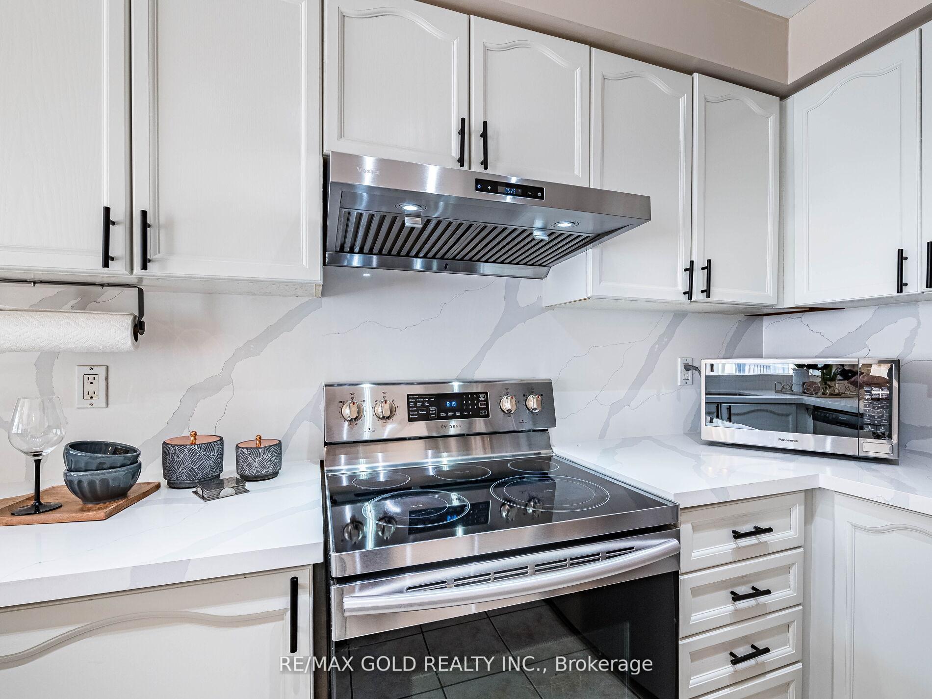 Photo 13 of 35 Garibaldi Drive, Brampton, Fletcher's Meadow — HOMEH