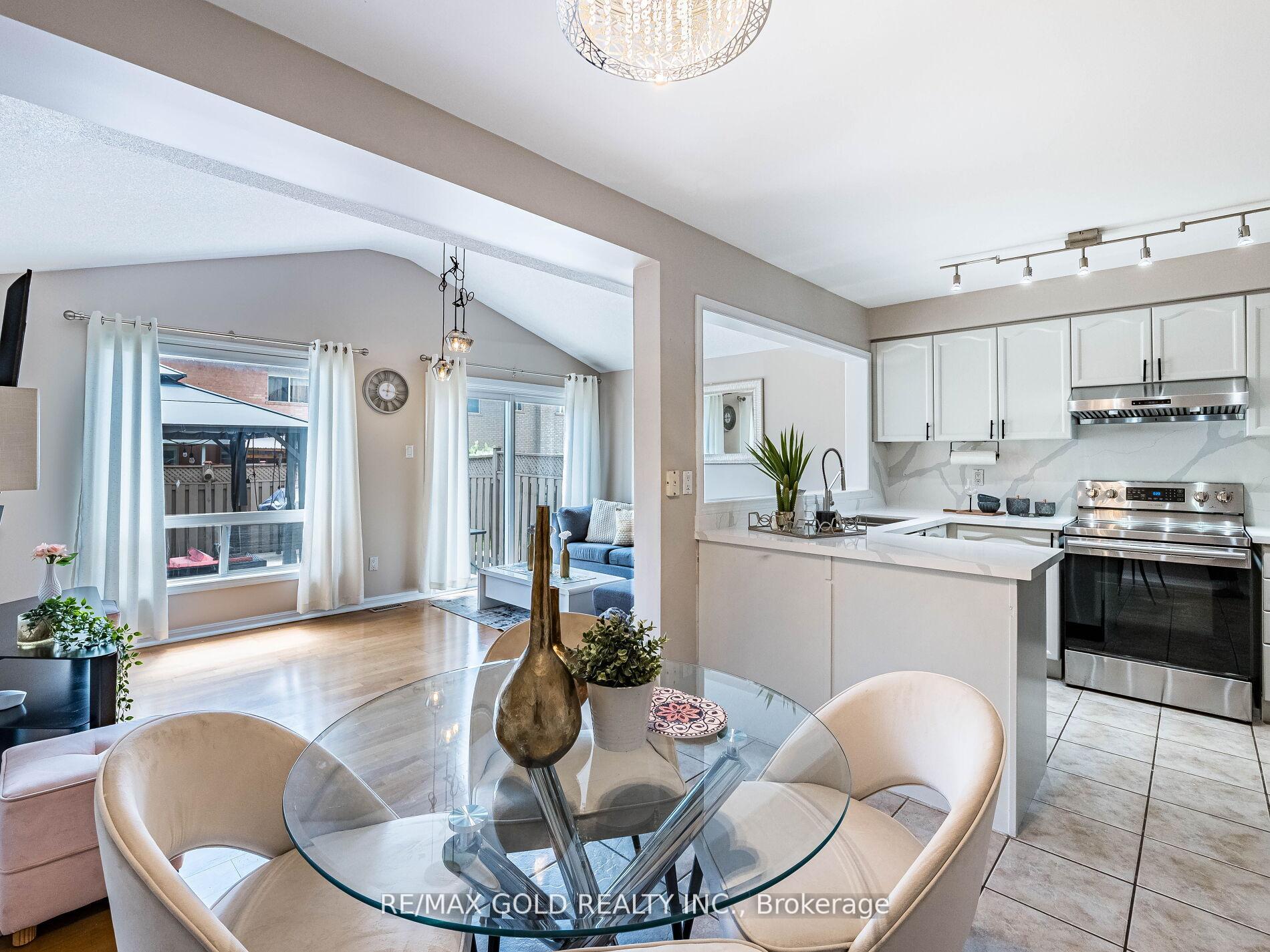 Photo 17 of 35 Garibaldi Drive, Brampton, Fletcher's Meadow — HOMEH