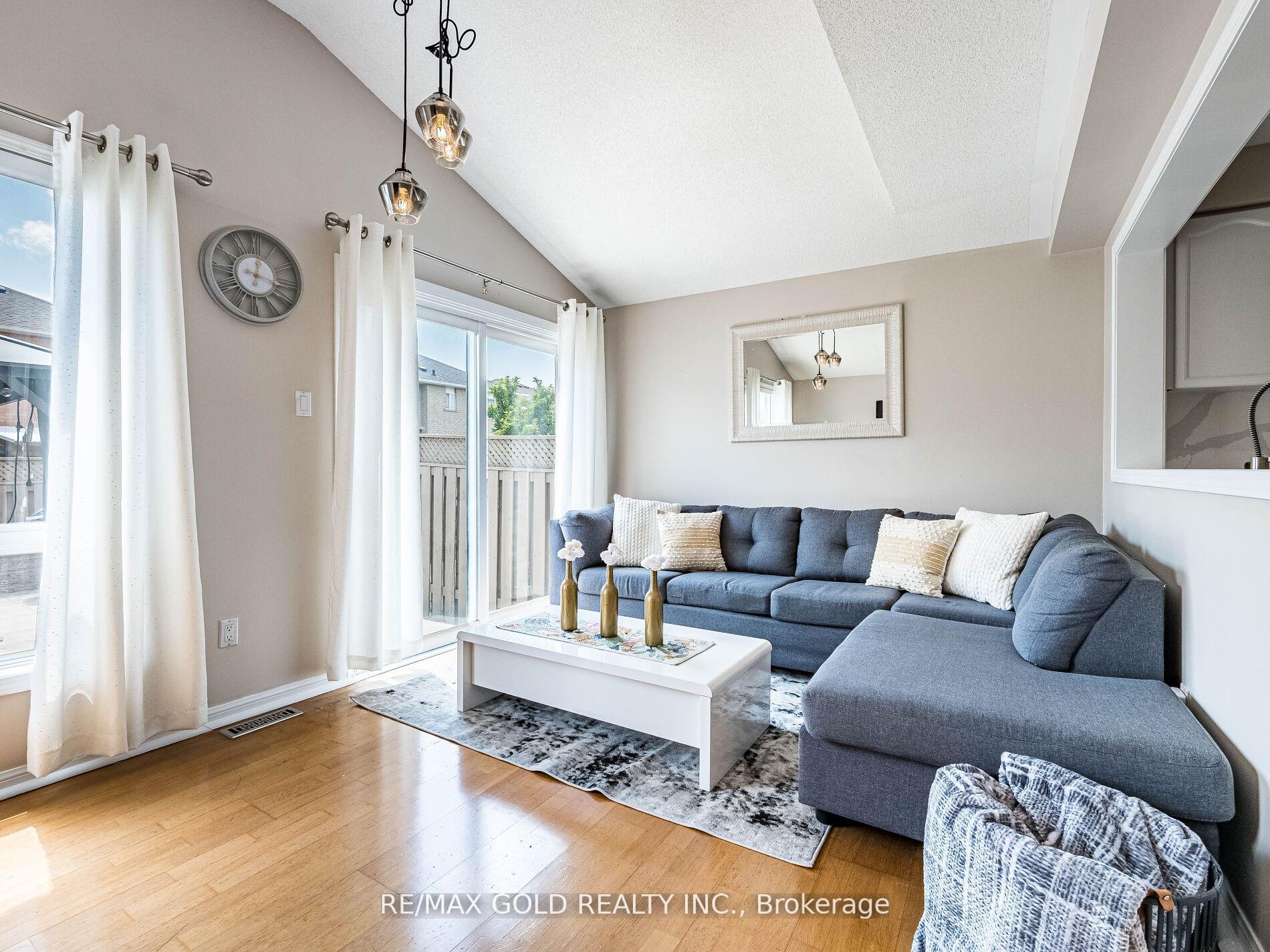 Photo 19 of 35 Garibaldi Drive, Brampton, Fletcher's Meadow — HOMEH