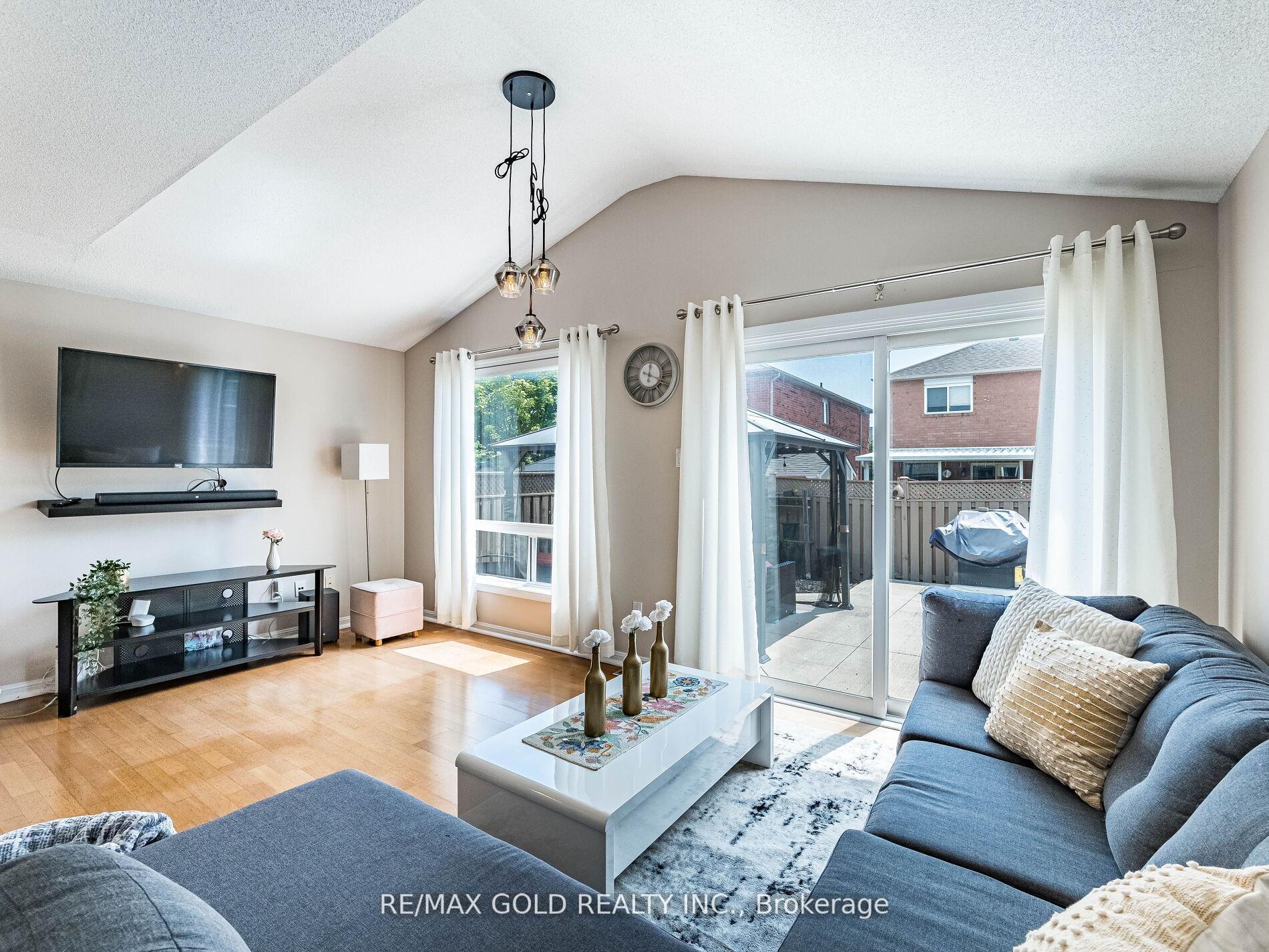 Photo 22 of 35 Garibaldi Drive, Brampton, Fletcher's Meadow — HOMEH