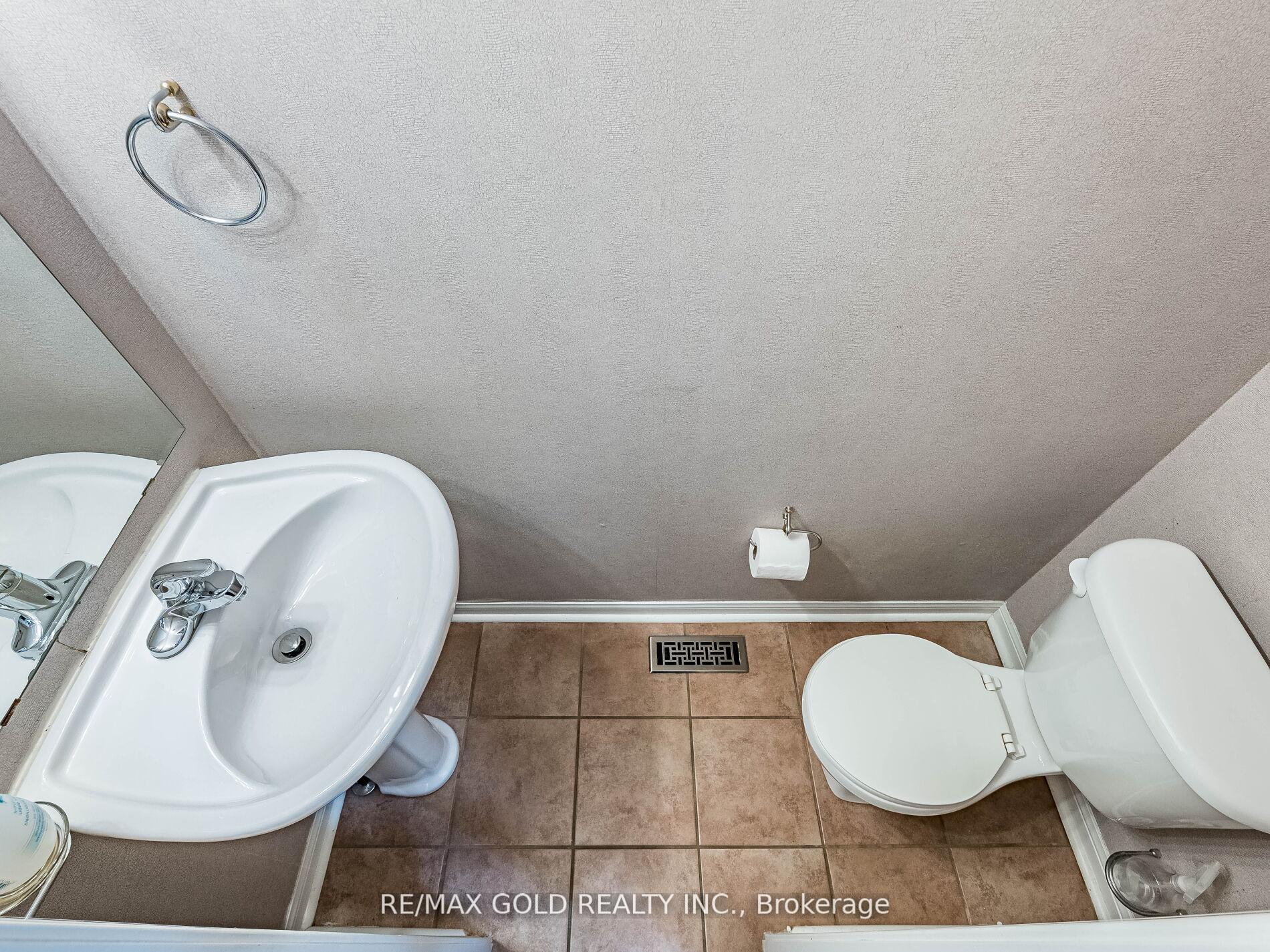 Photo 23 of 35 Garibaldi Drive, Brampton, Fletcher's Meadow — HOMEH