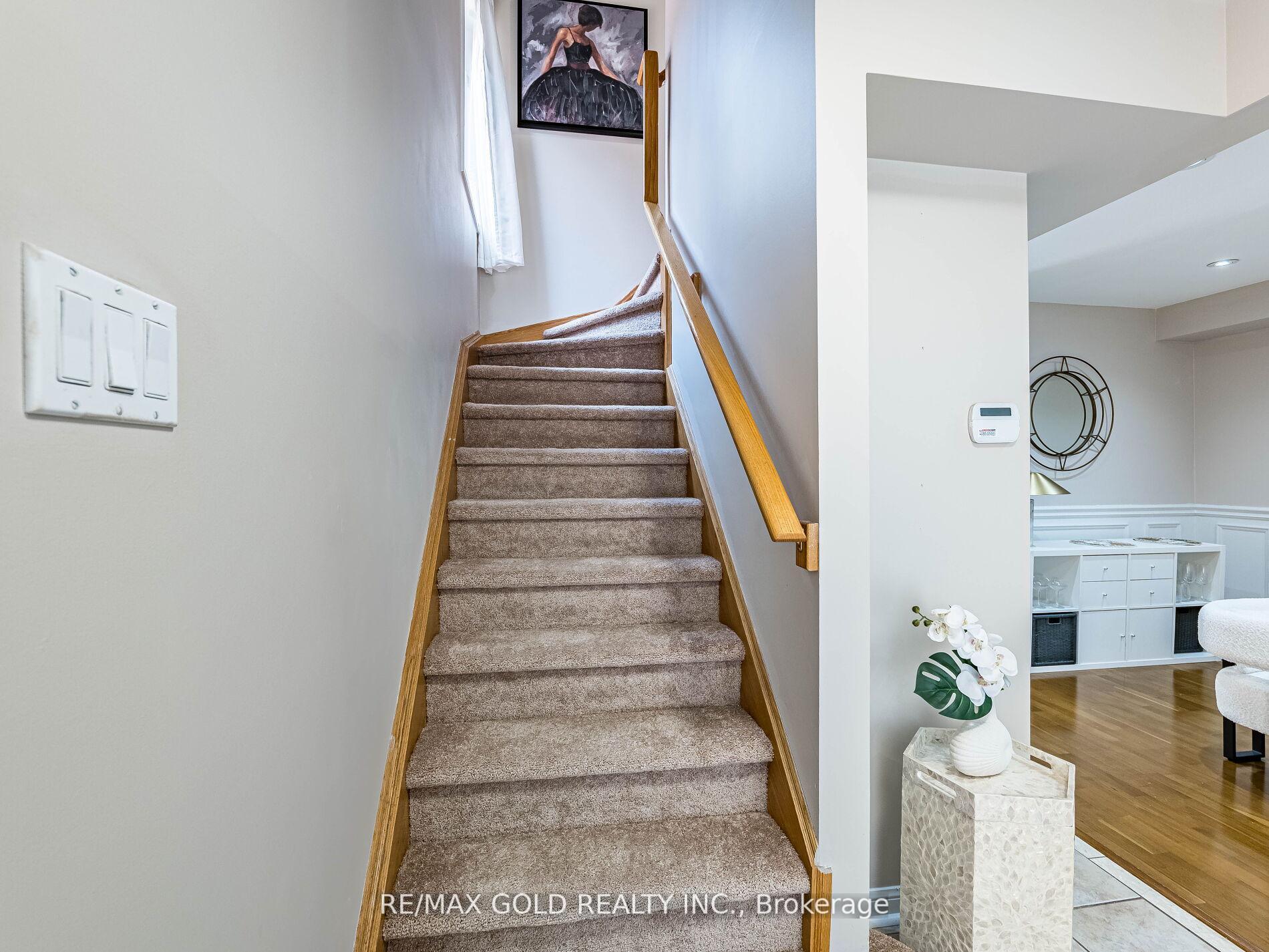 Photo 33 of 35 Garibaldi Drive, Brampton, Fletcher's Meadow — HOMEH
