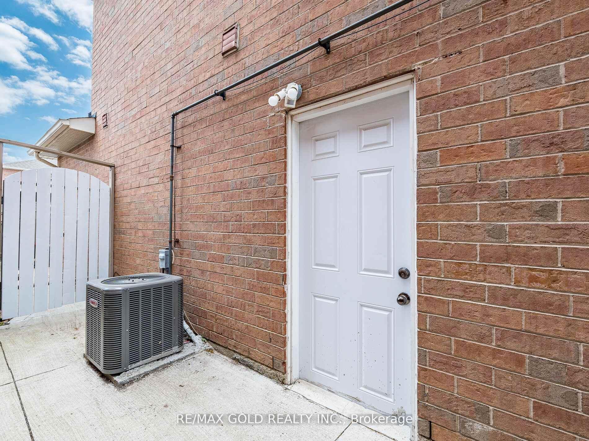 Photo 42 of 35 Garibaldi Drive, Brampton, Fletcher's Meadow — HOMEH