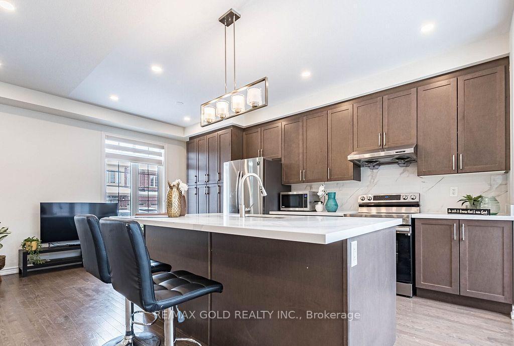 Photo 9 of 60 Block Road, Brampton, Northwest Brampton — HOMEH