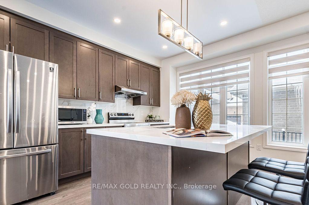 Photo 10 of 60 Block Road, Brampton, Northwest Brampton — HOMEH