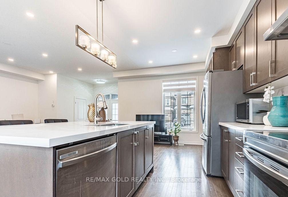 Photo 12 of 60 Block Road, Brampton, Northwest Brampton — HOMEH