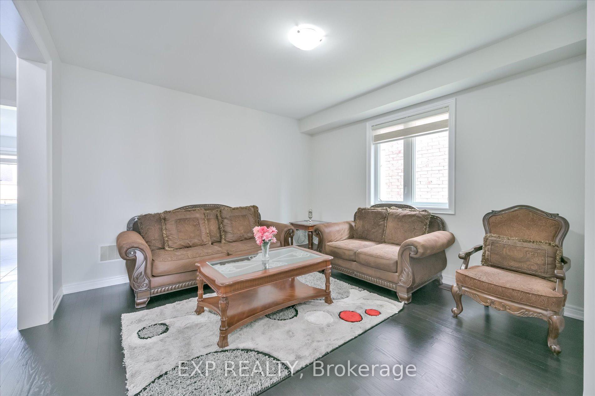 Photo 5 of 83 Parity Road, Brampton, Credit Valley — HOMEH