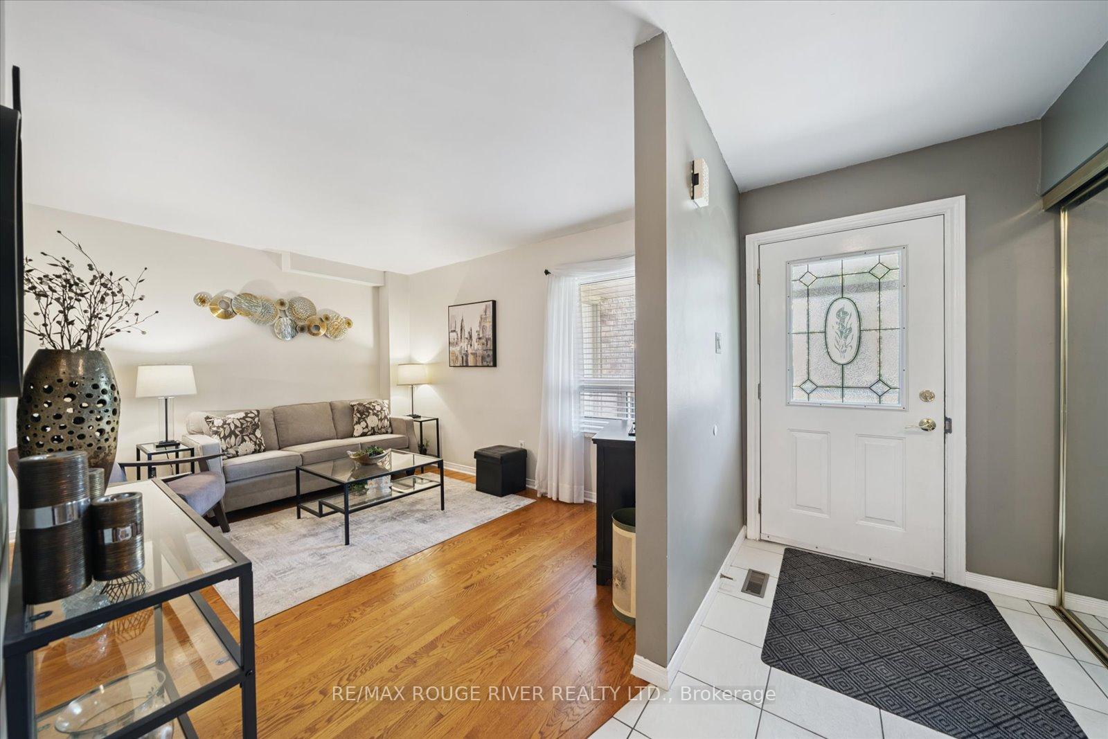 Photo 2 of 50 Chalmers Crescent, Ajax, Central — HOMEH