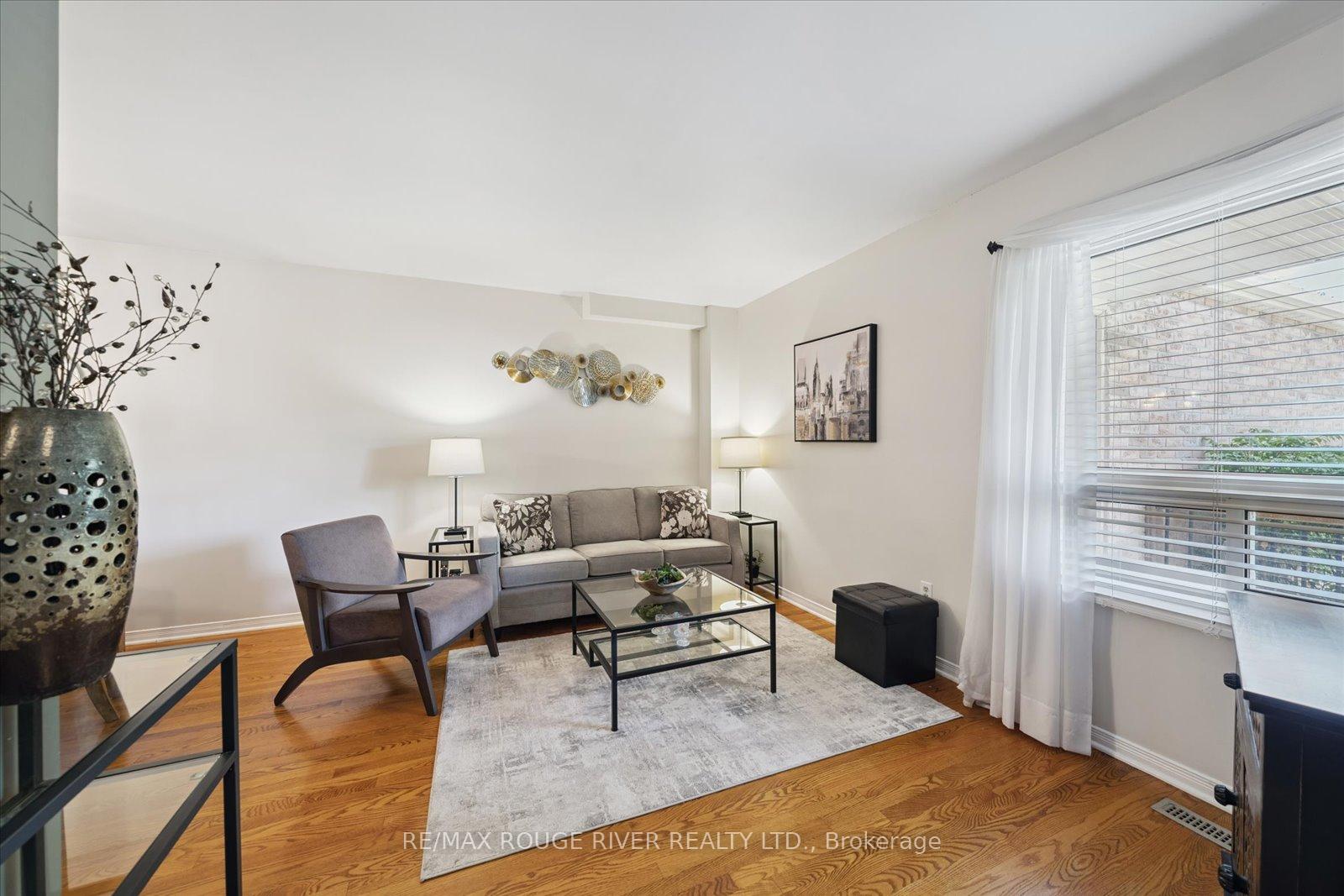 Photo 3 of 50 Chalmers Crescent, Ajax, Central — HOMEH
