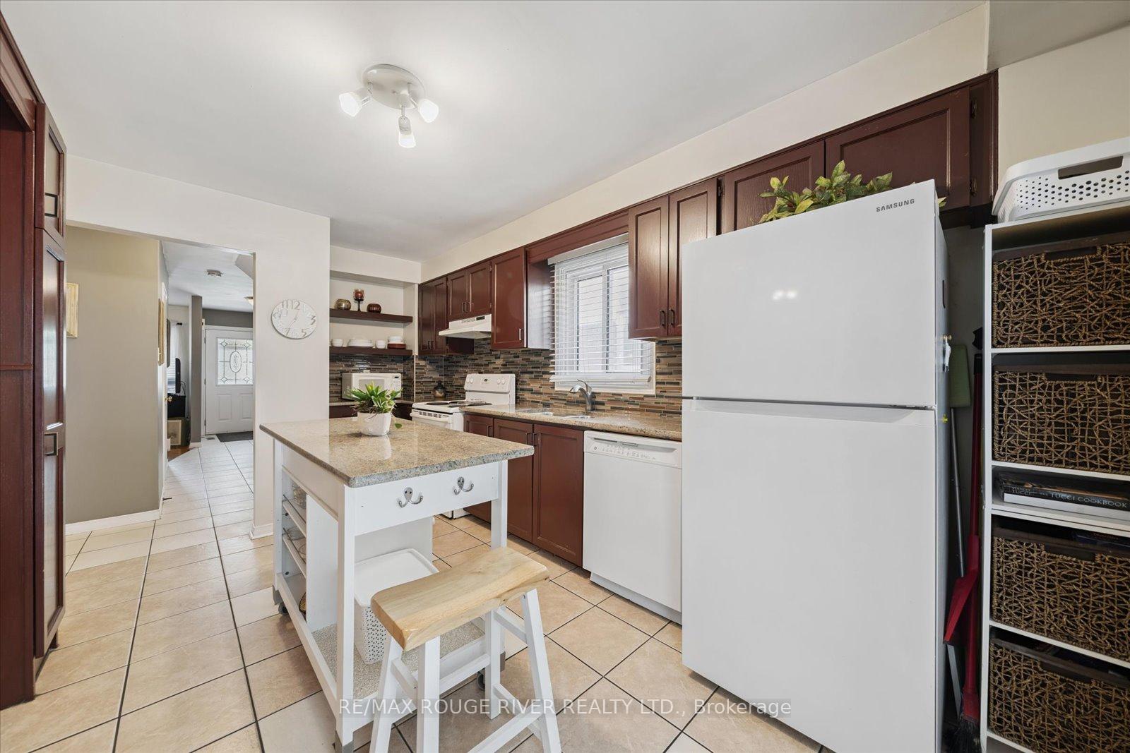 Photo 8 of 50 Chalmers Crescent, Ajax, Central — HOMEH