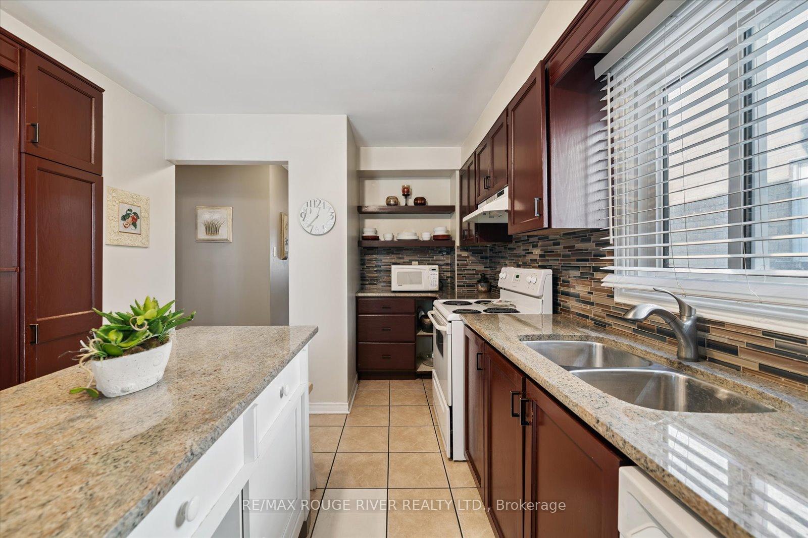 Photo 9 of 50 Chalmers Crescent, Ajax, Central — HOMEH