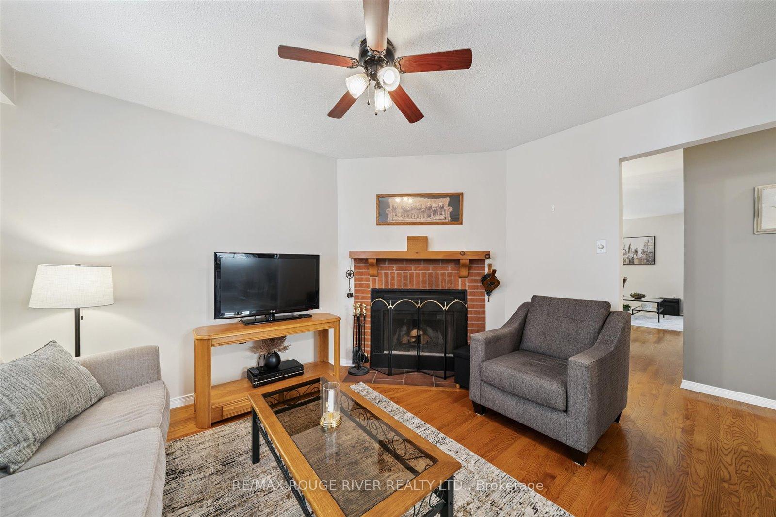 Photo 12 of 50 Chalmers Crescent, Ajax, Central — HOMEH