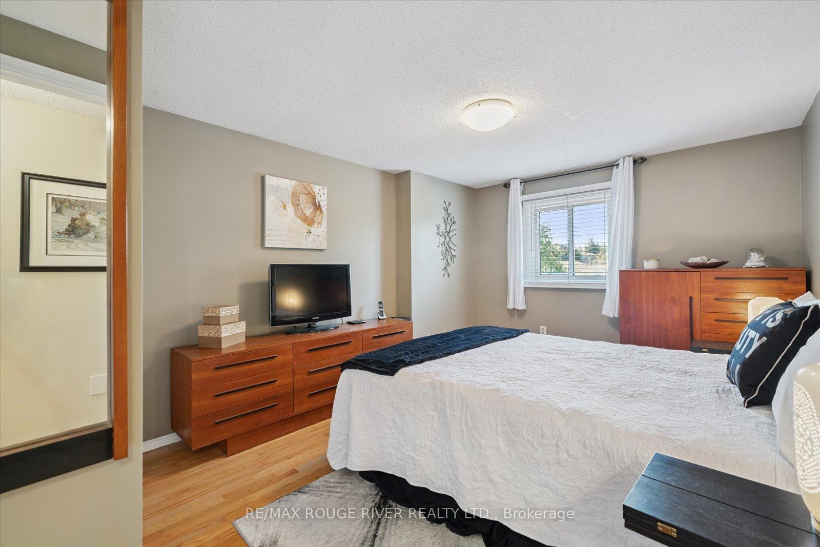 Photo 20 of 50 Chalmers Crescent, Ajax, Central — HOMEH