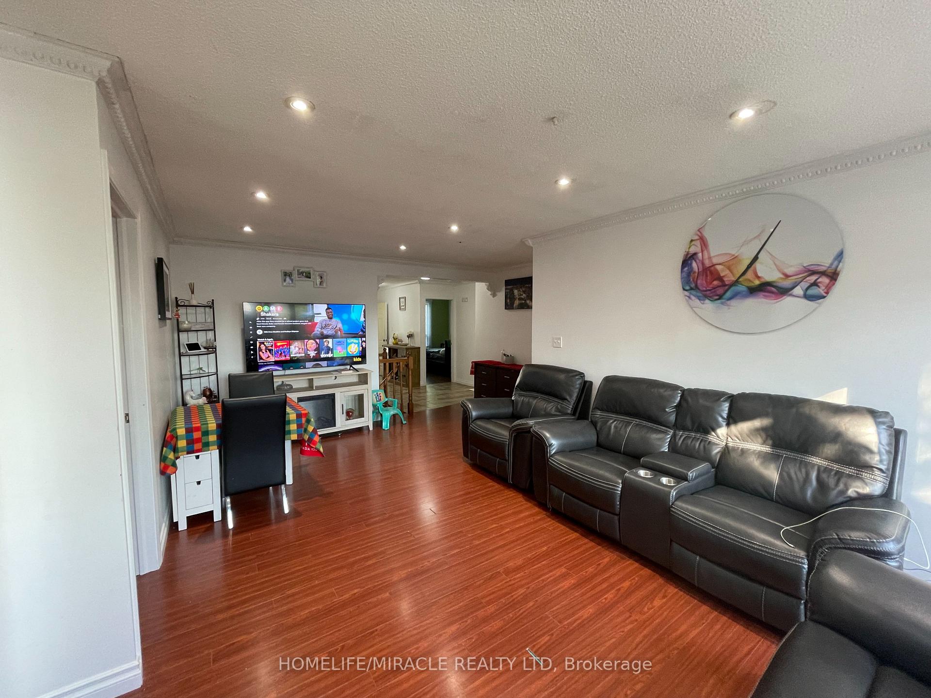 Photo 17 of 36 Richvale Drive S, Brampton, Heart Lake East — HOMEH