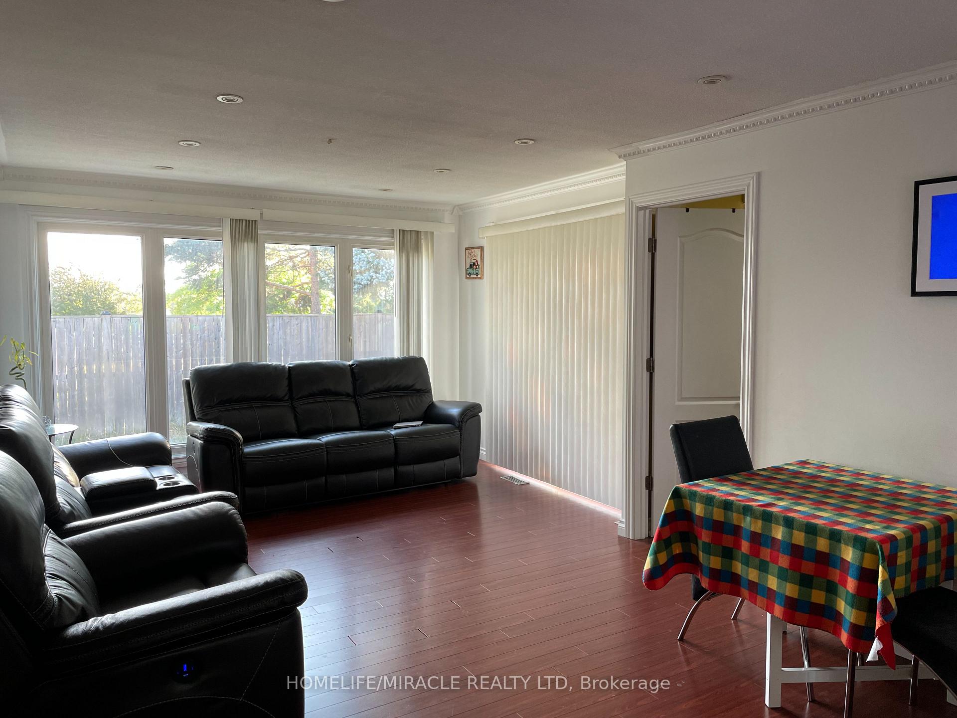Photo 13 of 36 Richvale Drive S, Brampton, Heart Lake East — HOMEH